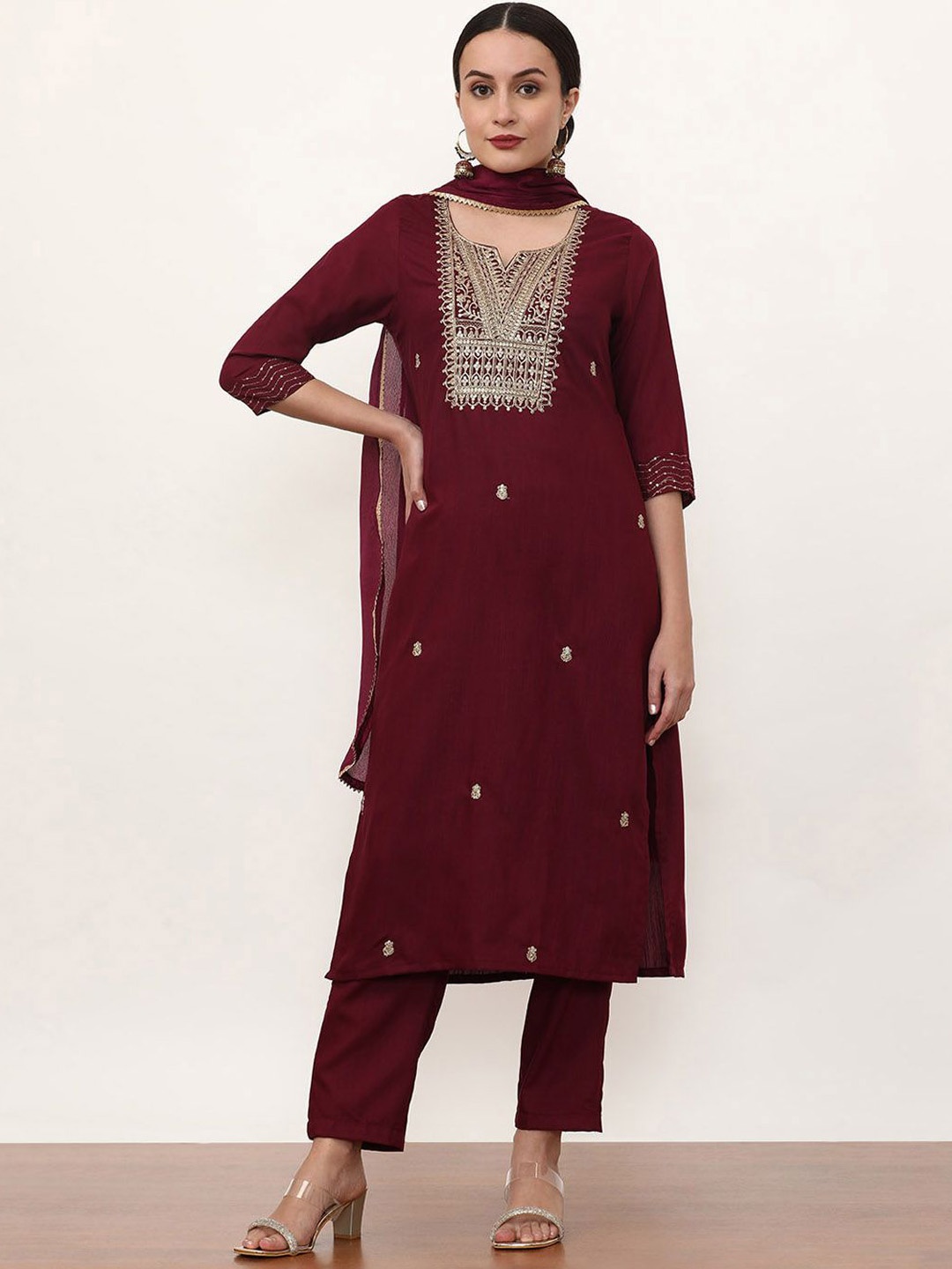 

Jaipur Kurti Women Ethnic Motifs Embroidered Regular Kurta with Trousers & With Dupatta, Maroon