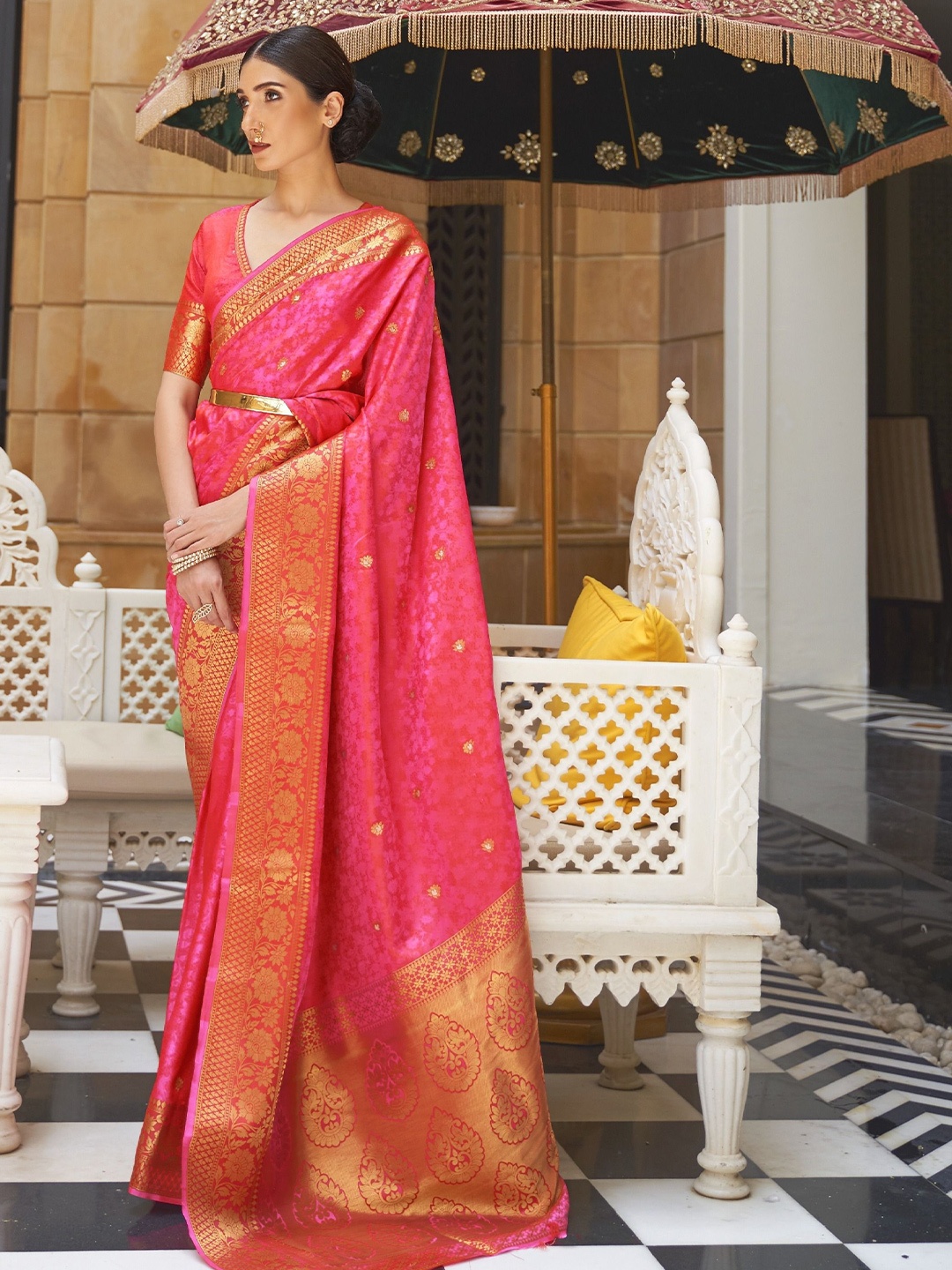 

Rujave Ethnic Motifs Zari Saree, Pink