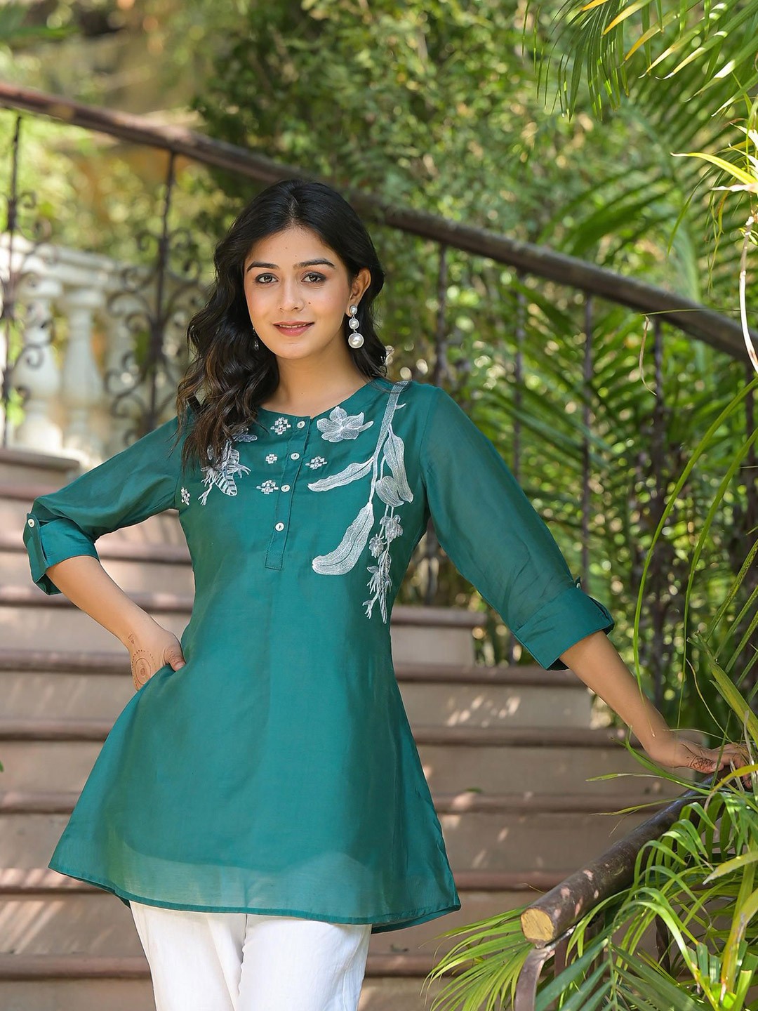 

Juniper Women Cotton Embroidered Ethnic Print Tunic, Green