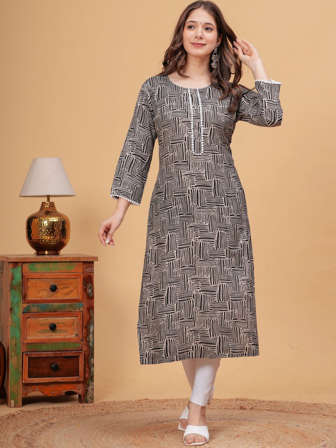 

PURSHOTTAM WALA Women Printed Asymmetric Kurta, Black
