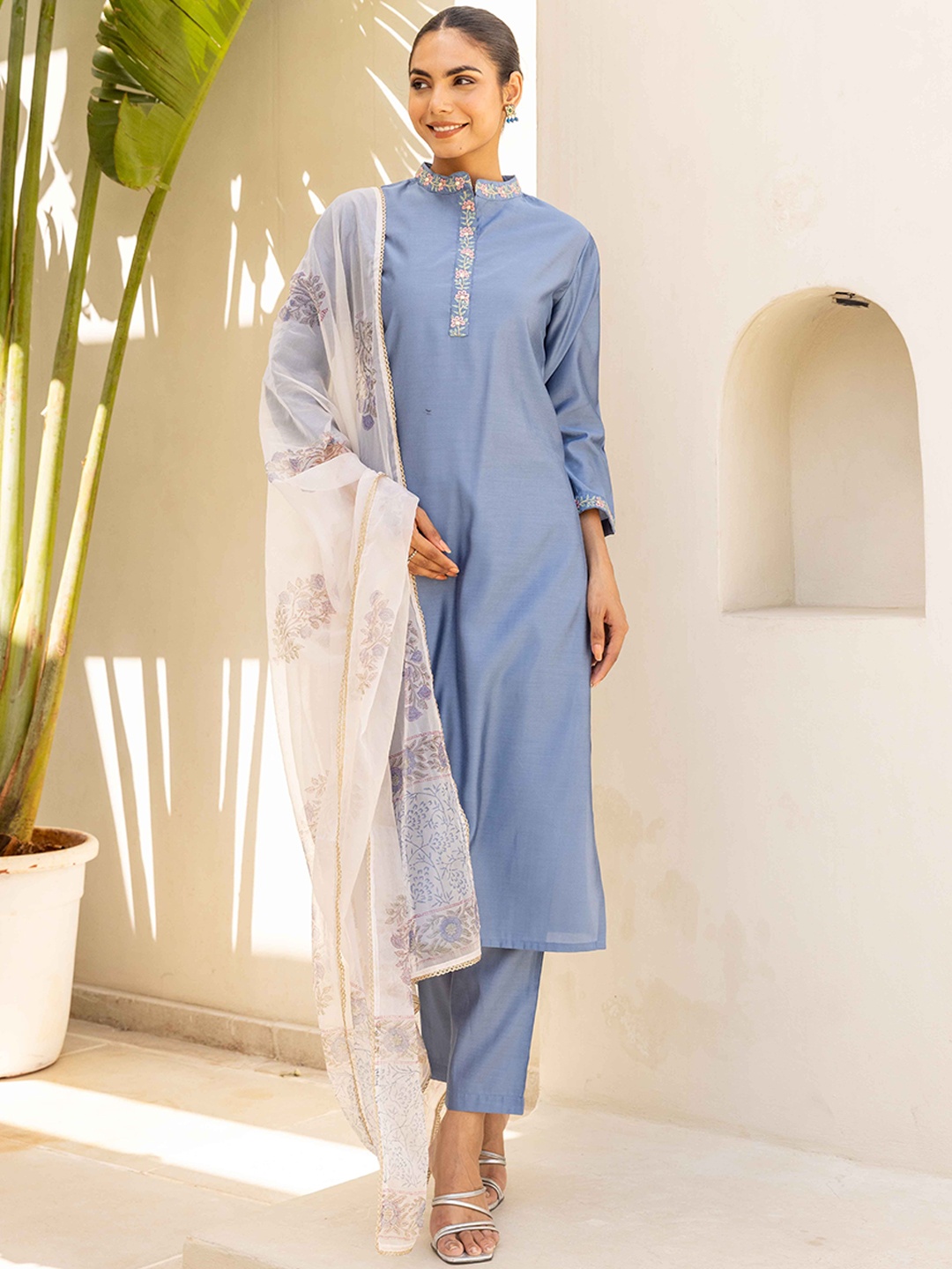 

HERE&NOW Women Embroidered Regular Thread Work Pure Silk Kurta with Trousers & With Dupatta, Grey