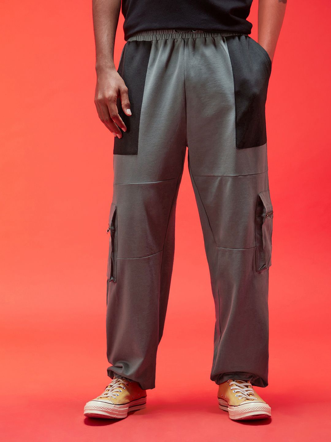

VEIRDO Men Pure Cotton Mid Rise Joggers, Grey