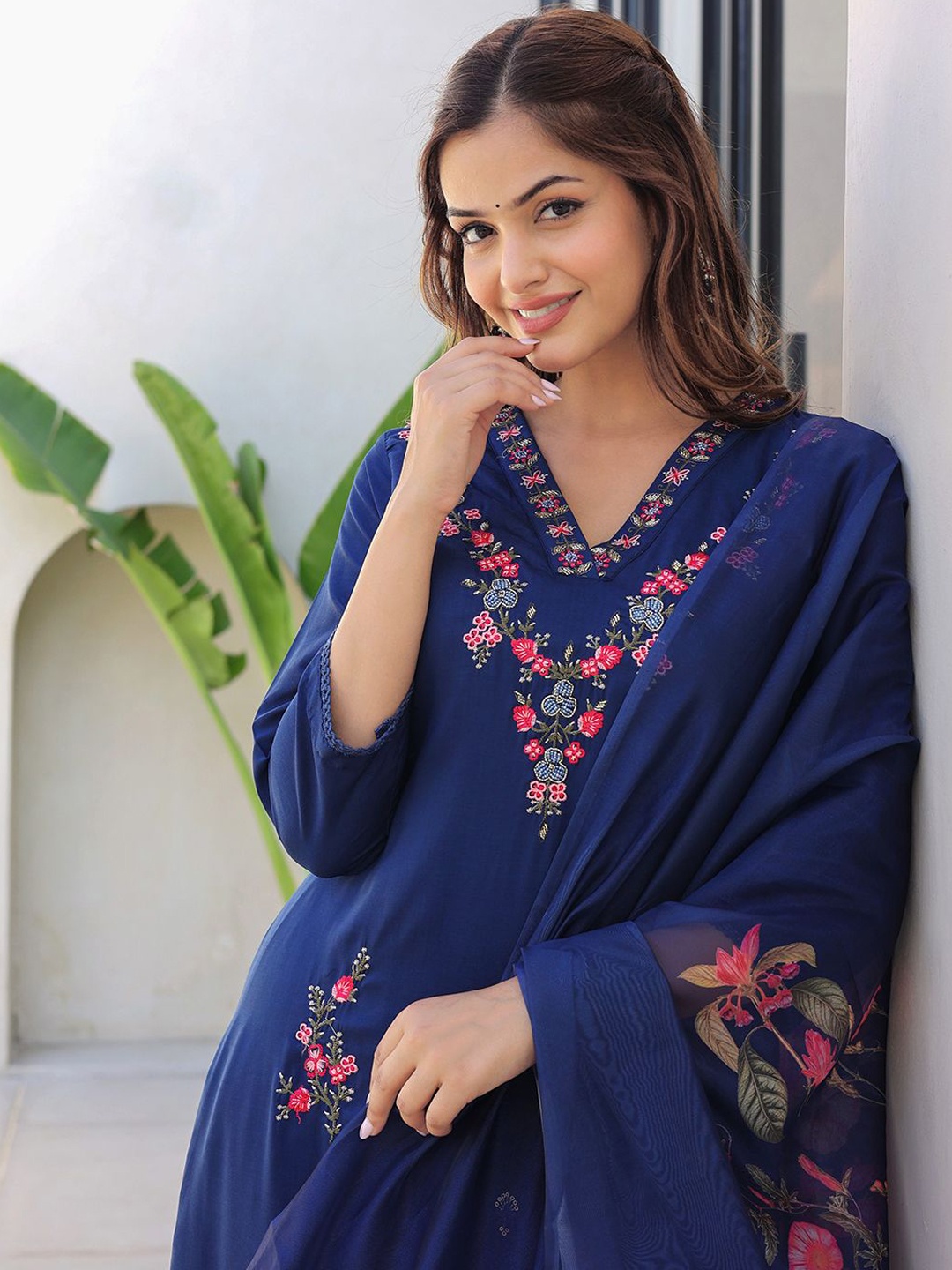 

Anouk Floral Embroidered Regular Pure Silk Straight Kurta with Trousers & Dupatta, Blue