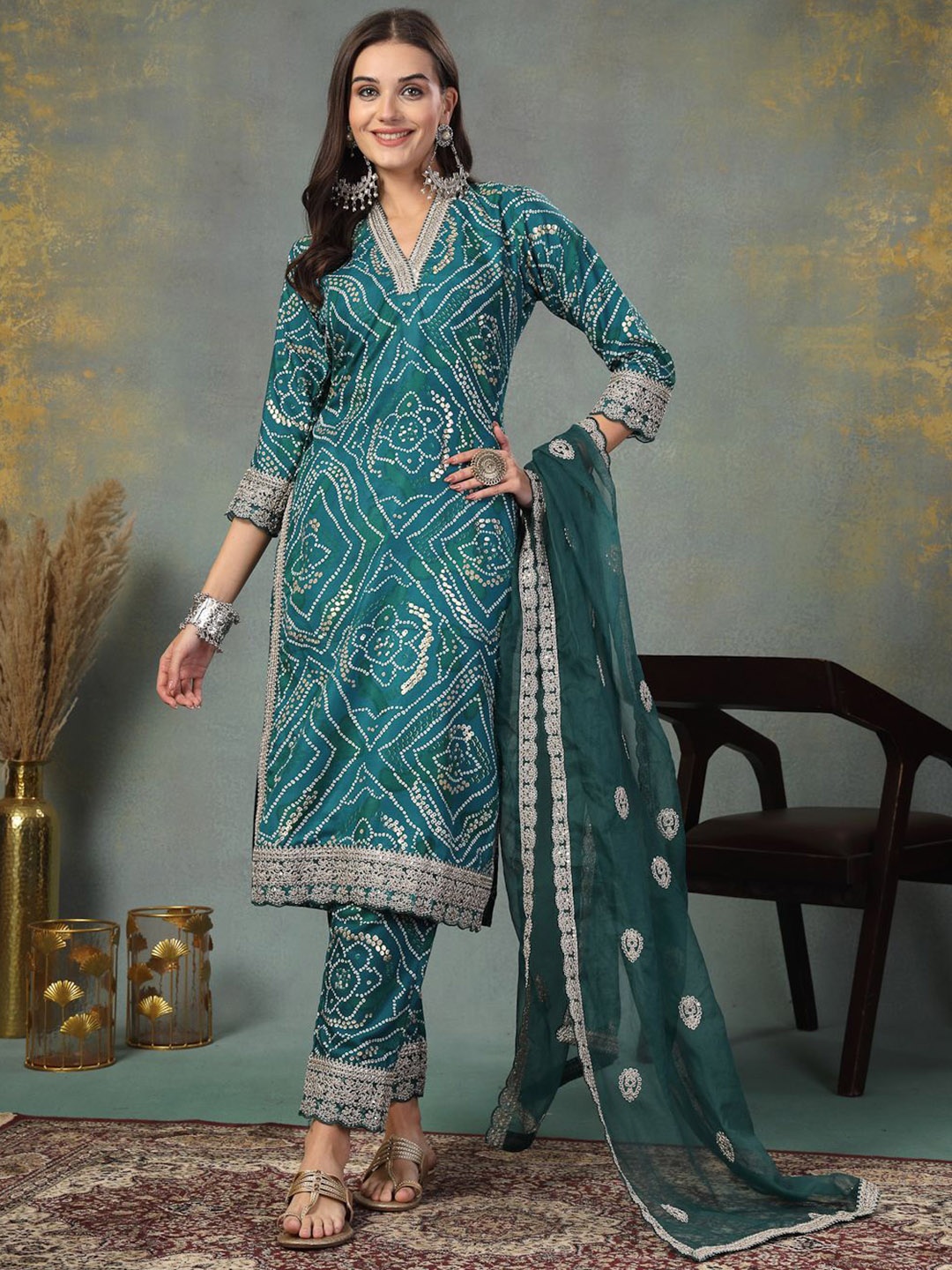 

Stylum Women Bandhani Printed Regular Kurta with Trousers & With Dupatta, Green