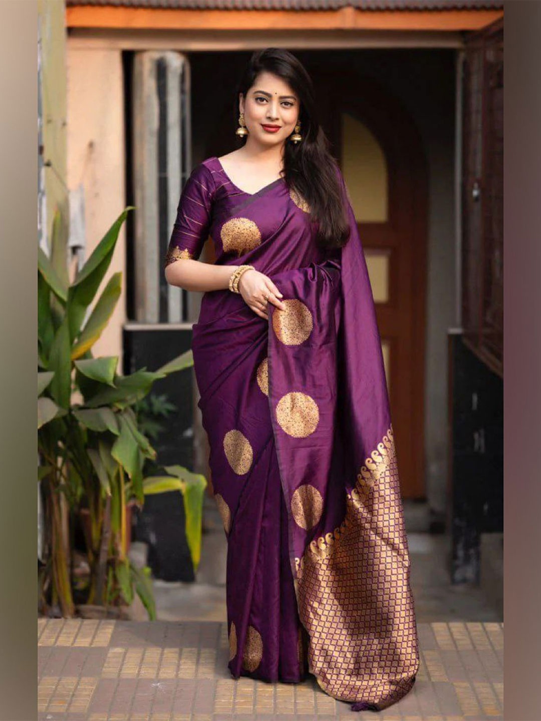 

KALINI Women Ethnic Motifs Zari Banarasi Saree With Blouse Piece, Purple
