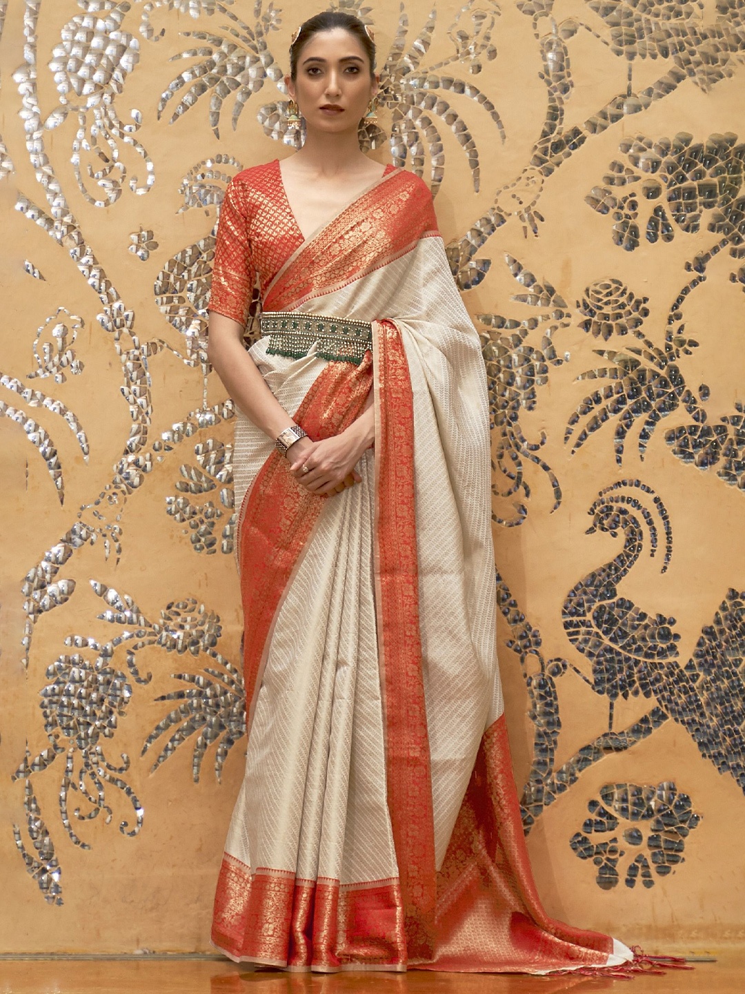 

Rujave Woven Design Zari Saree, Off white