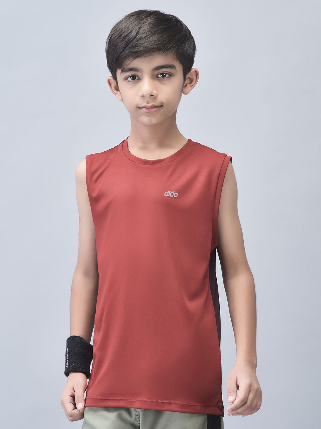 

DIDA Boys Dri-FIT Solid Round Neck T-shirt, Maroon