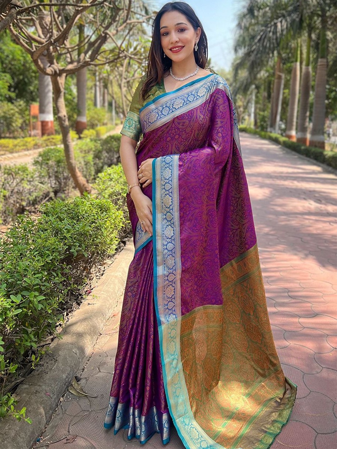 

Kalista Ethnic Motifs Zari Silk Blend Saree, Purple