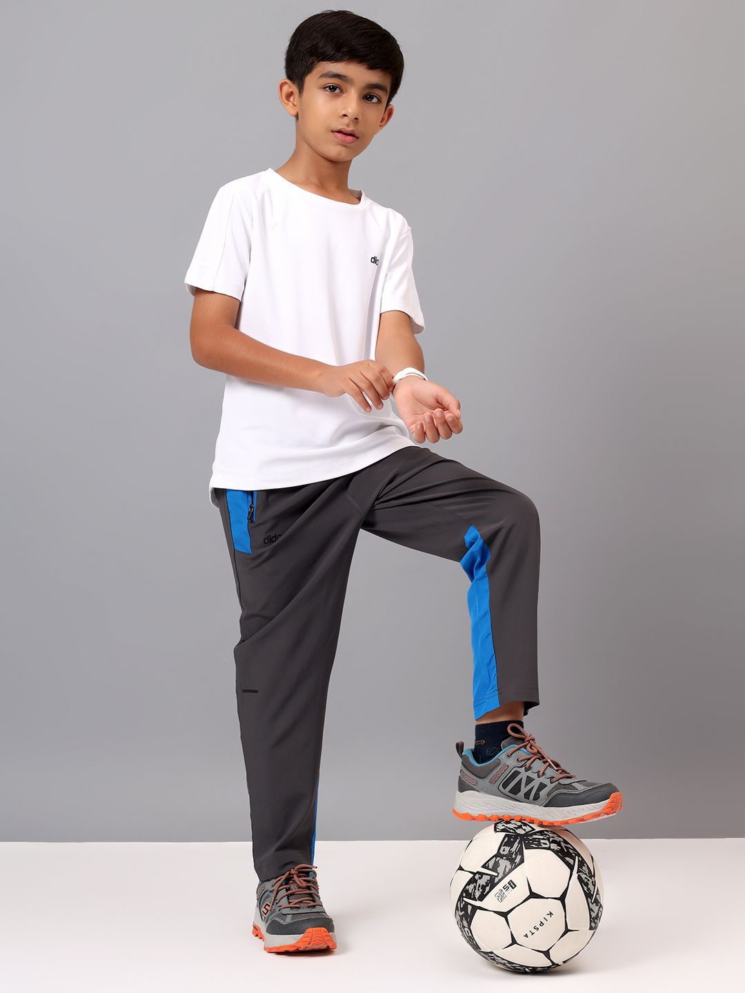 

DIDA Boys Regular Fit Dry-Fit Track Pants, Charcoal