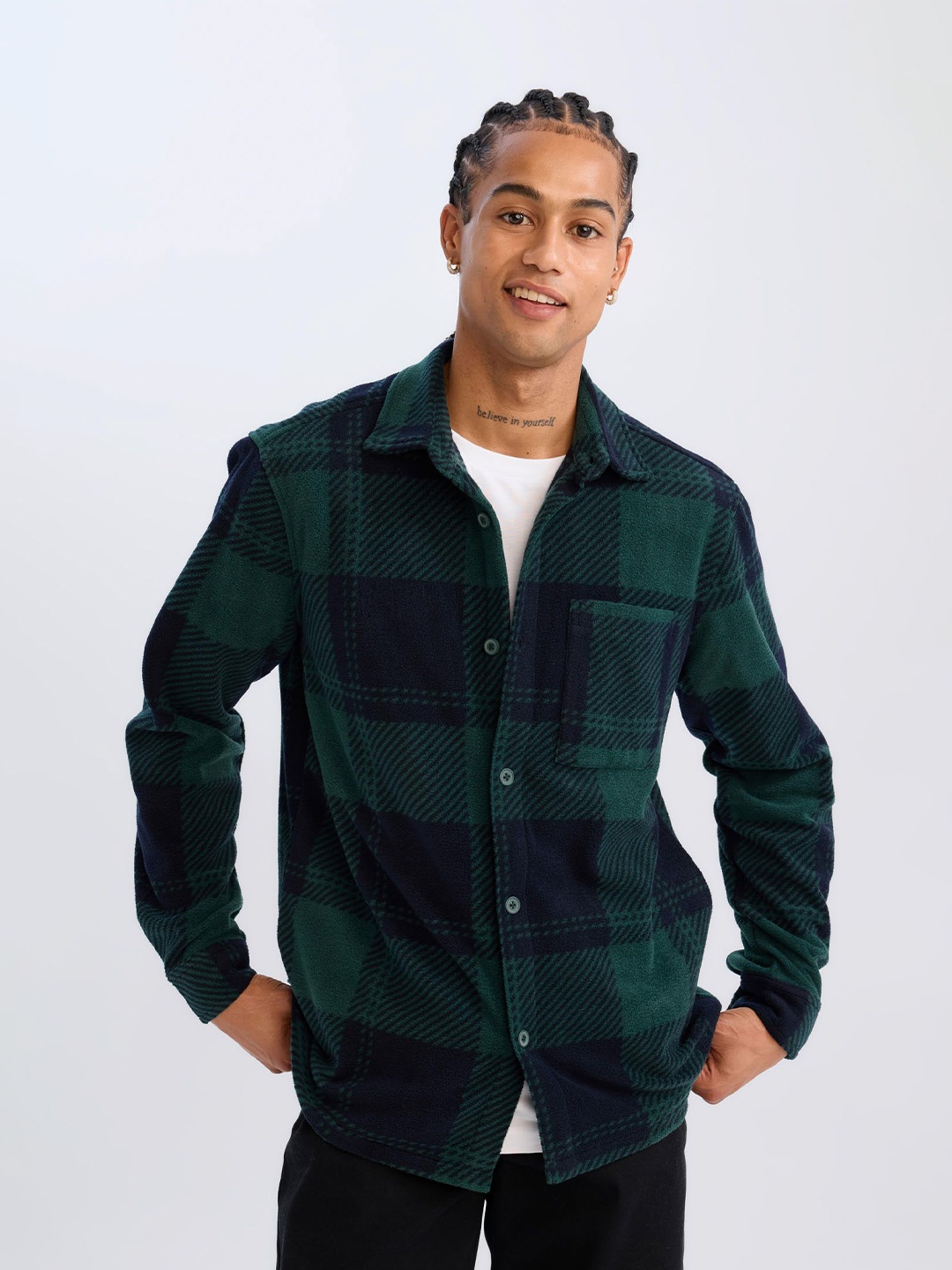 

DeFacto Men Opaque Checked Casual Shirt, Na