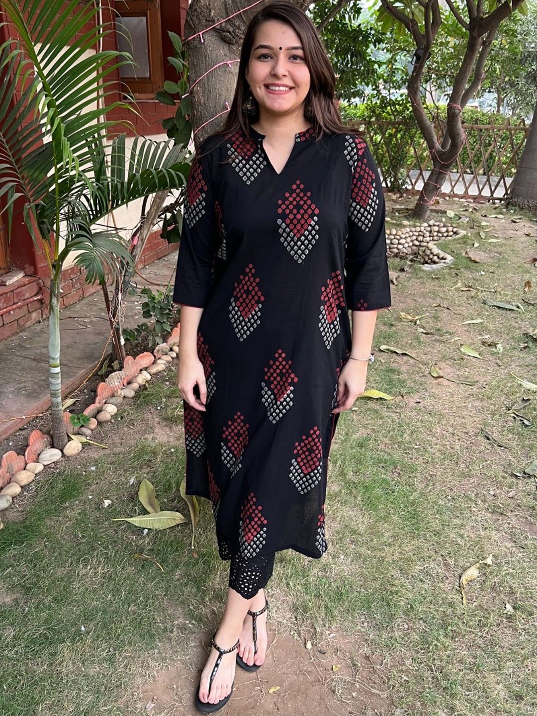 

Sanskritam Mandarin Collar Geometric Printed Straight Cotton Kurta, Black