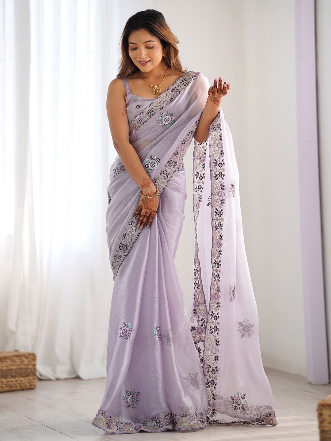 

Anouk Ethnic Motifs Sequinned Embroidered Saree, Lavender