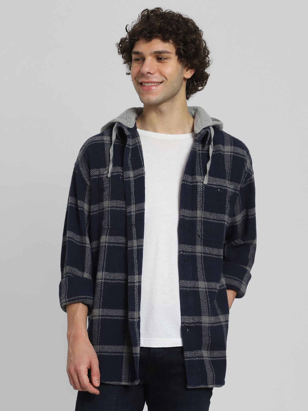 

AMERICAN EAGLE OUTFITTERS Men Hood Checked Cotton Casual Shirt, Navy blue