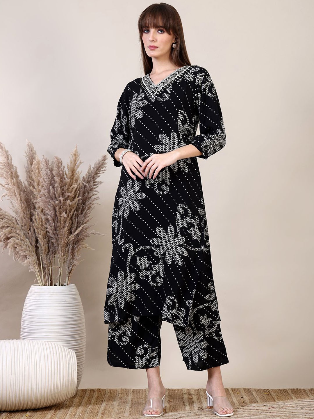 

KALINI Women Floral Embroidered Regular Thread Work Kurta with Palazzos, Black