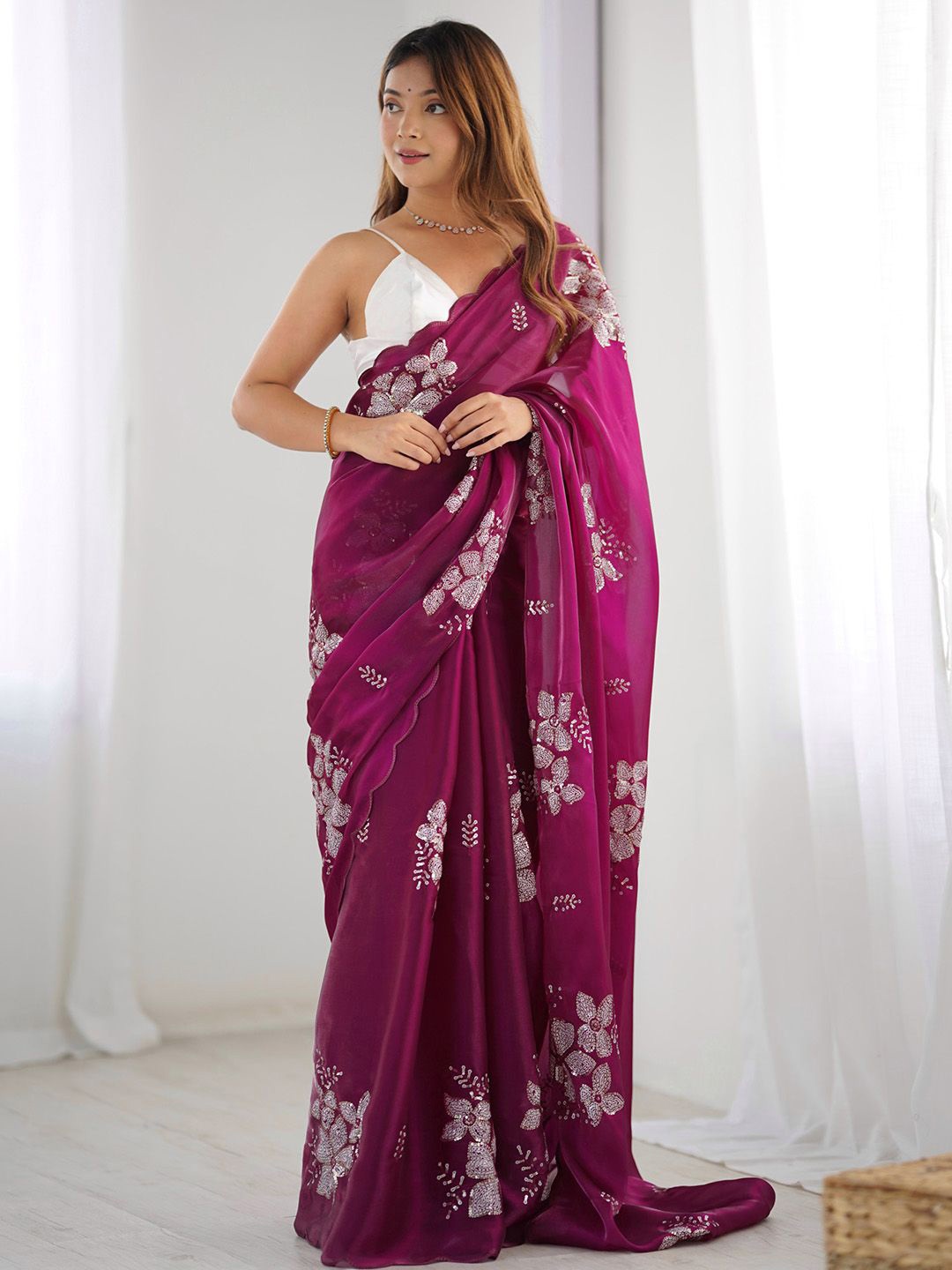 

Anouk Ethnic Motifs Sequinned Organza Saree, Magenta