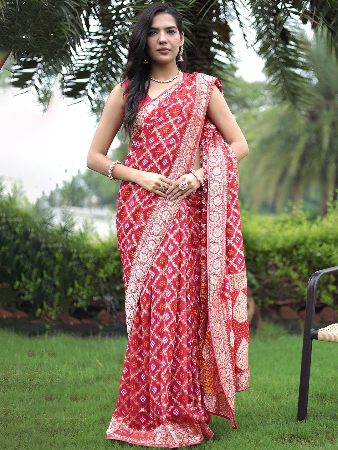 

ZARI Bandhani Woven Design Pure Georgette Bandhani Saree, Red