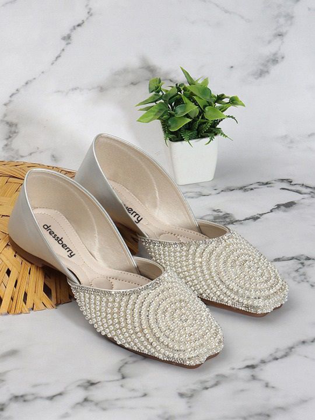 

DressBerry Women Western Embellished Ballerinas Flats, Silver