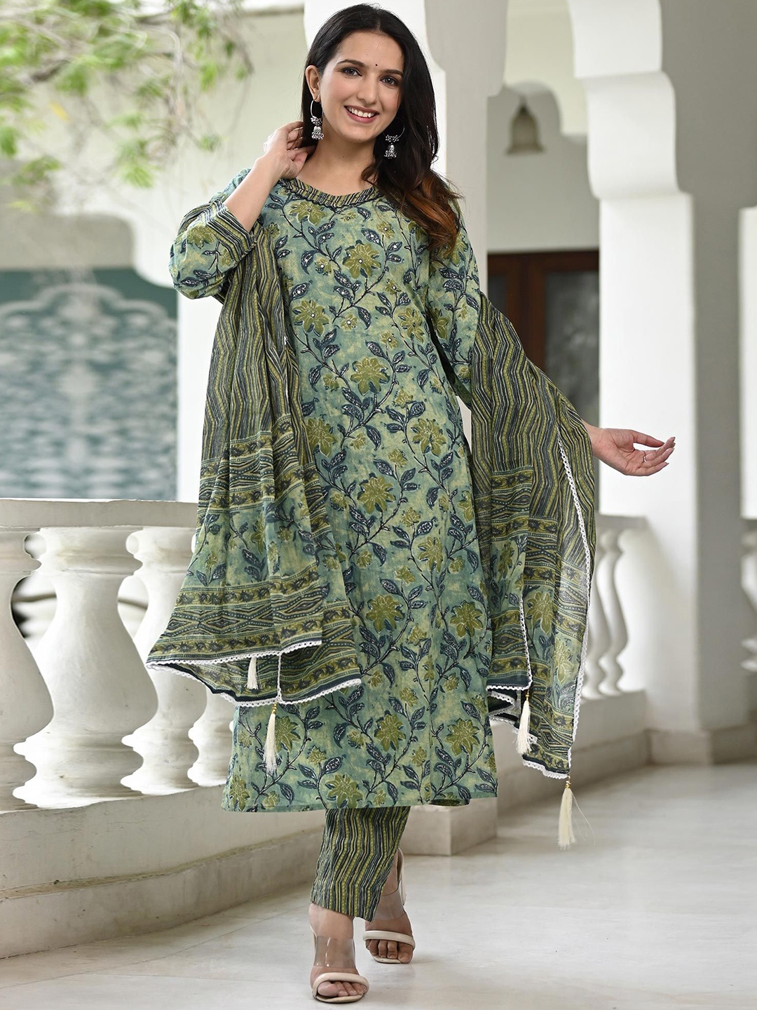 

Peachmode Women Floral Printed Regular Mirror Work Pure Cotton Kurta with Trousers & With Dupatta, Green