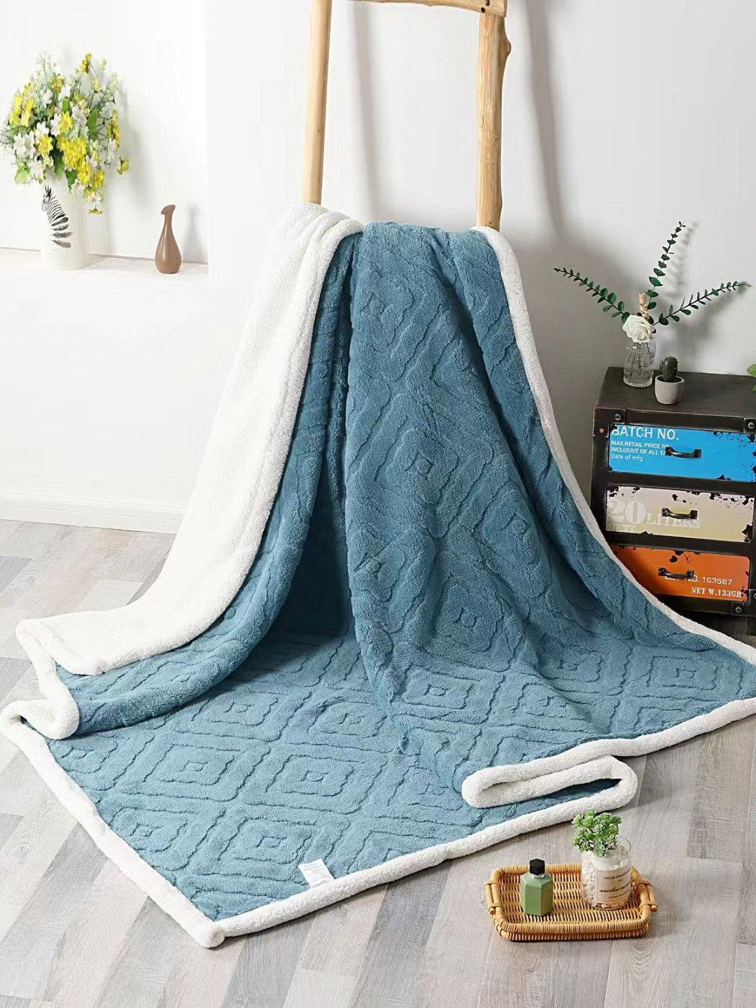 

Butterthief Blue & White Heavy Winter 210 GSM Single Bed Blanket