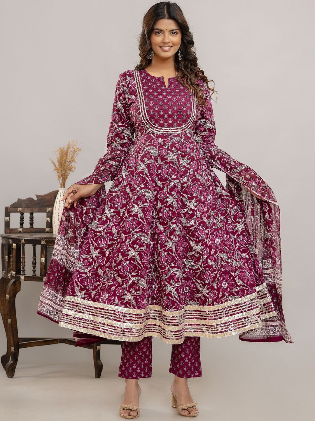 

SUNEKH Women Floral Printed Regular Kurta with Trousers & With Dupatta, Pink