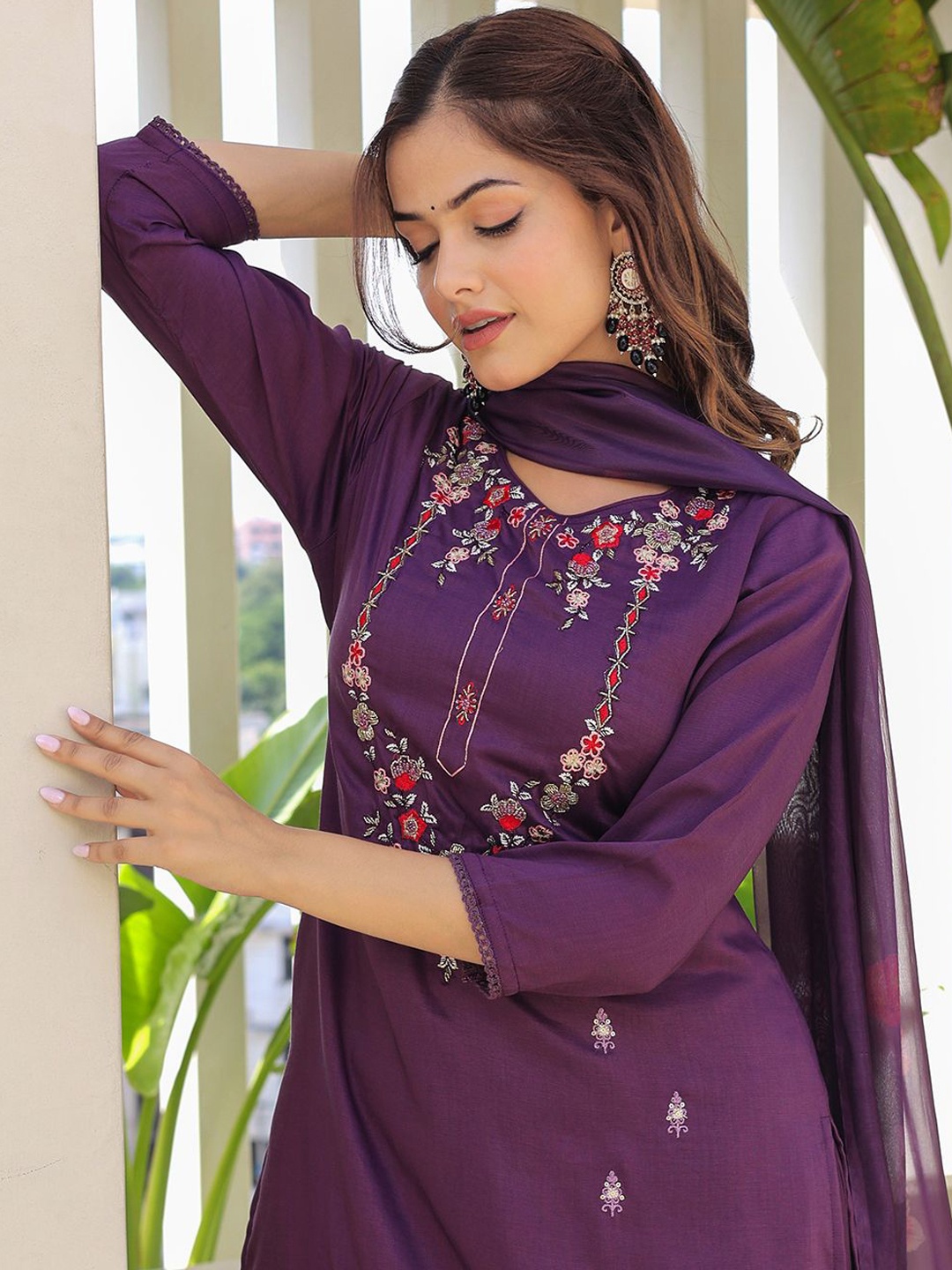 

Anouk Floral Embroidered Regular Pure Silk Straight Kurta with Trousers & Dupatta, Purple