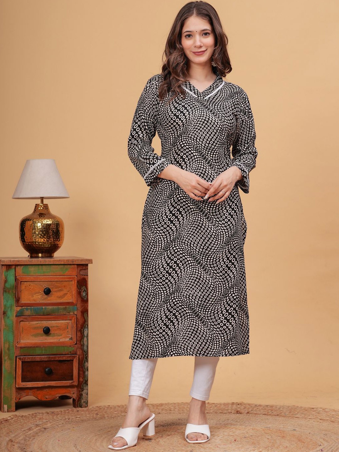 

PURSHOTTAM WALA Women Printed Asymmetric Kurta, Black