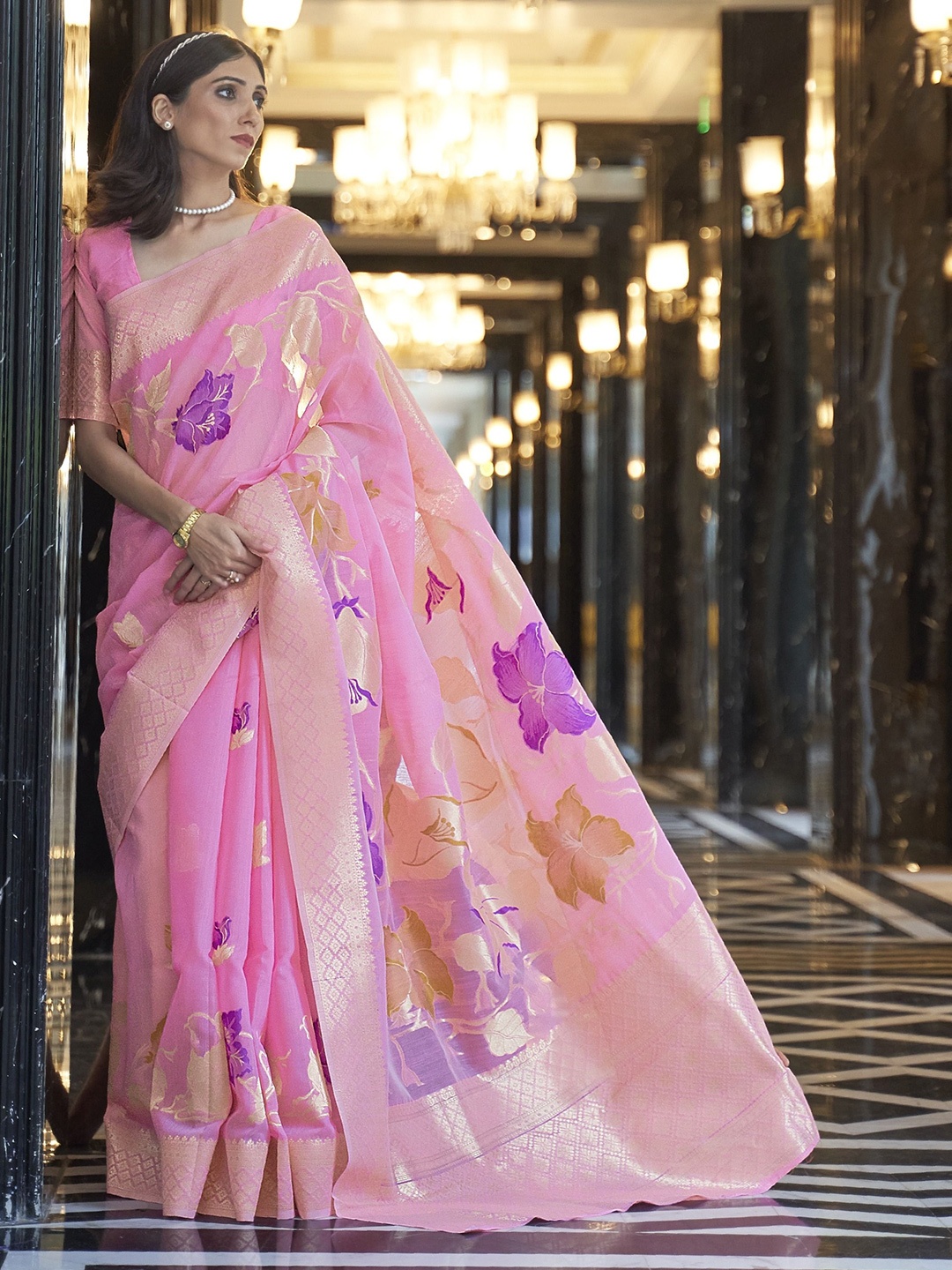 

Rujave Floral Printed Pure Linen Saree, Pink