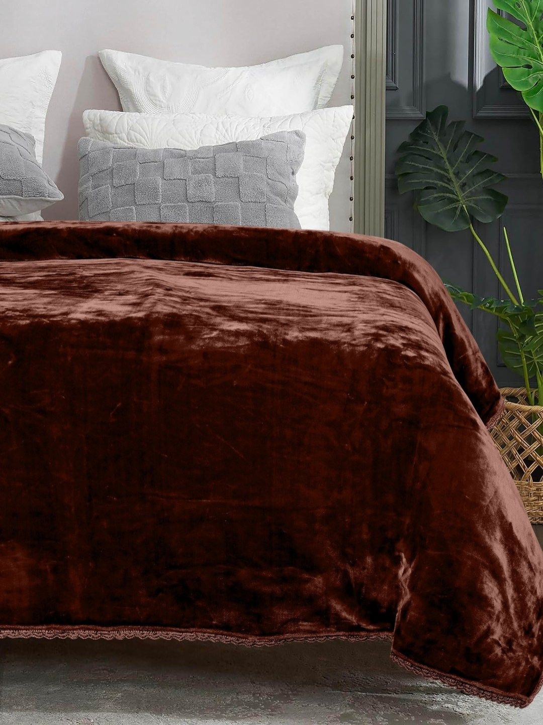 

Saral Home Brown Mink Soft Double Sided Heavy 2 Layer Crochet Lace Double Bed Blanket
