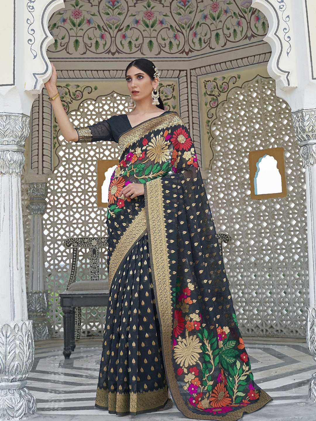 

Rujave Woven Design Pure Linen Fusion Saree, Black