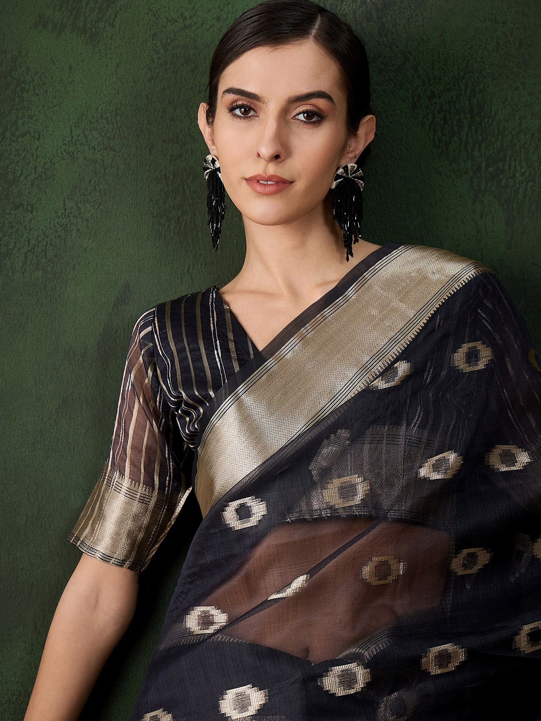 

Sangria Woven Design Kanjeevaram Saree With Blouse Piece, Navy blue