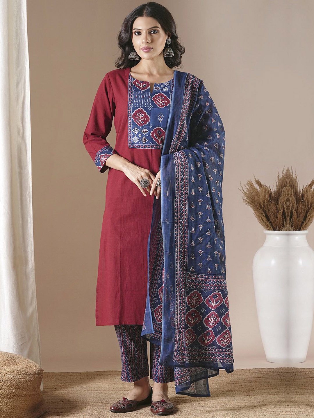 

KAMI KUBI Women Floral Printed Regular Pure Cotton Kurta with Trousers & With Dupatta, Maroon