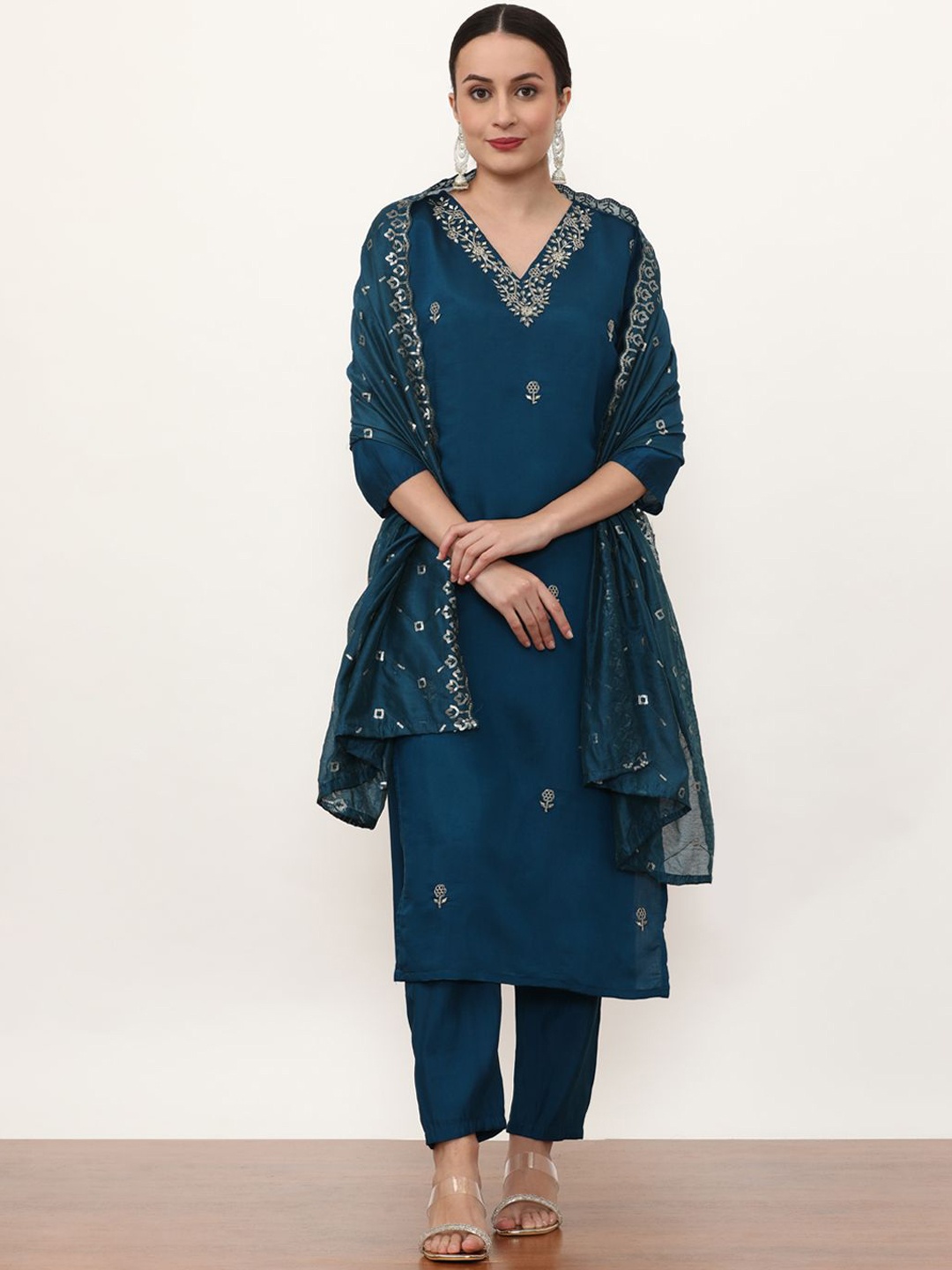 

Jaipur Kurti Women Ethnic Motifs Embroidered Regular Kurta with Trousers & With Dupatta, Navy blue