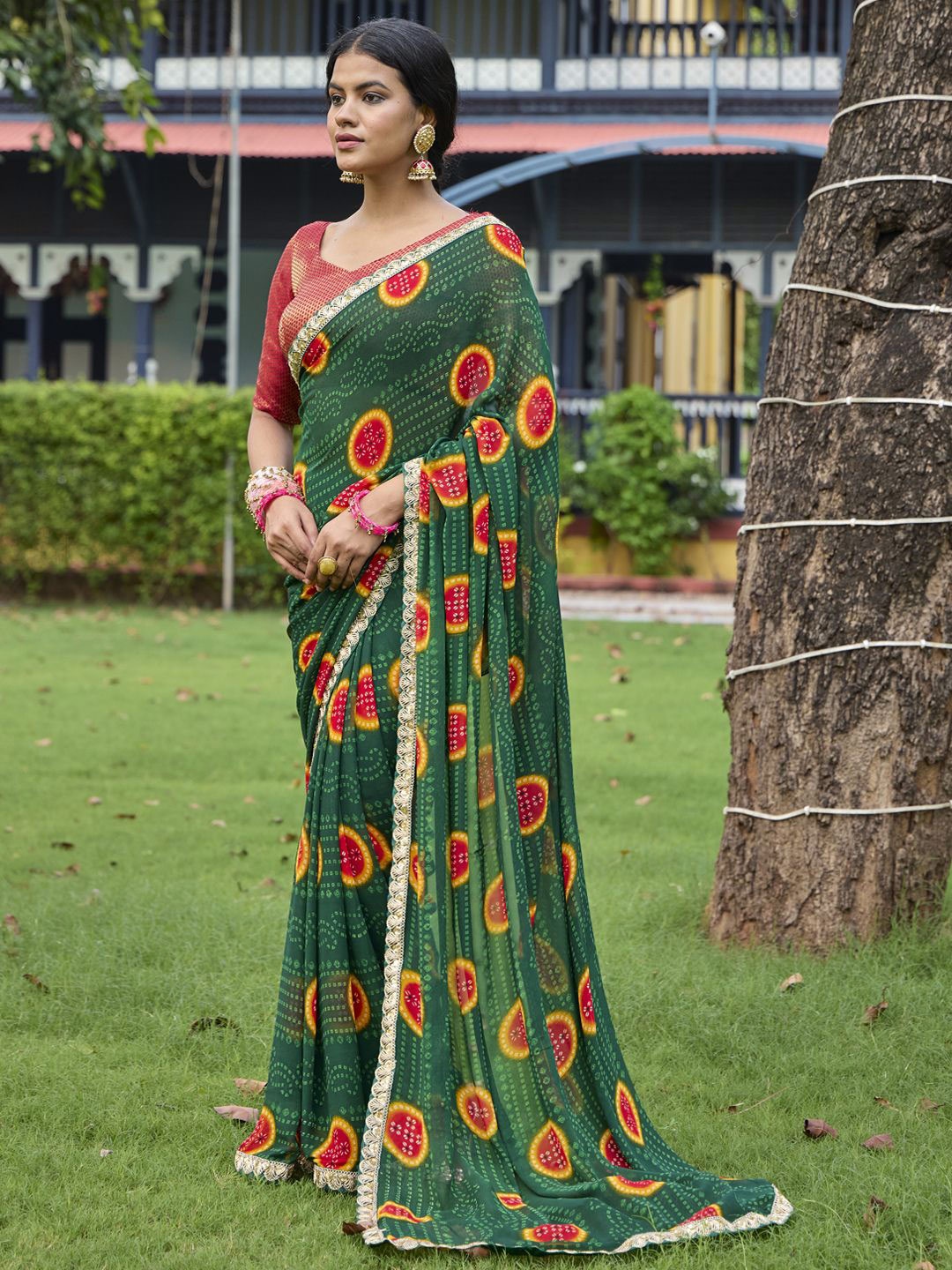 

CHUDIYA Ethnic Motifs Sequinned Pure Chiffon Saree, Green