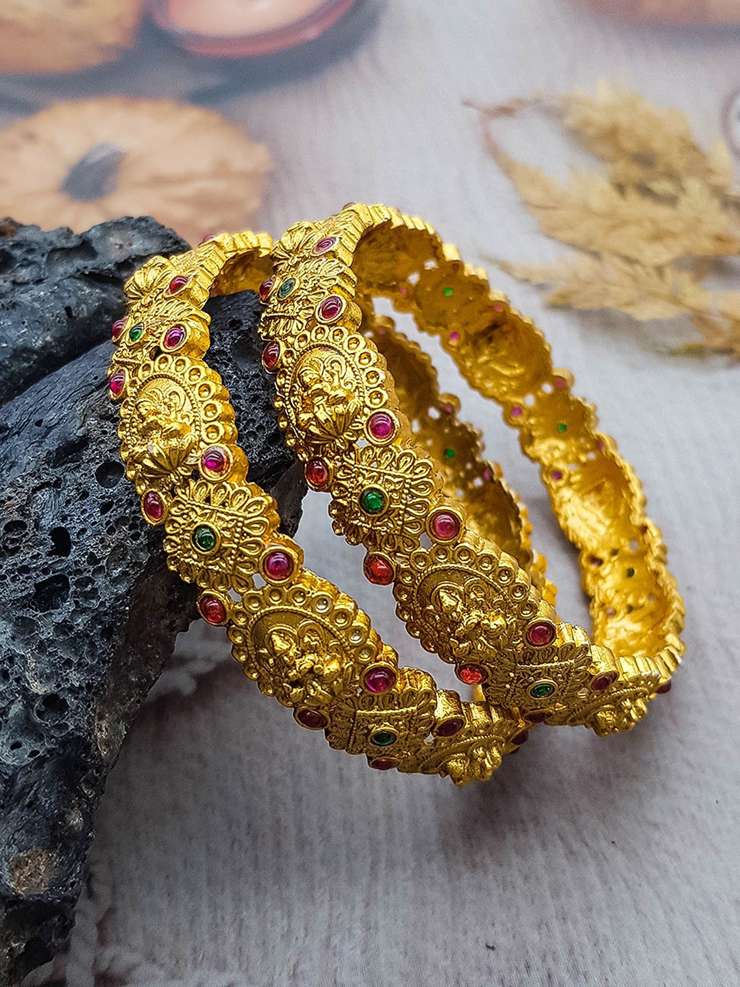 

GRIIHAM Set Of 2 Gold Plated AD Studded Bangles