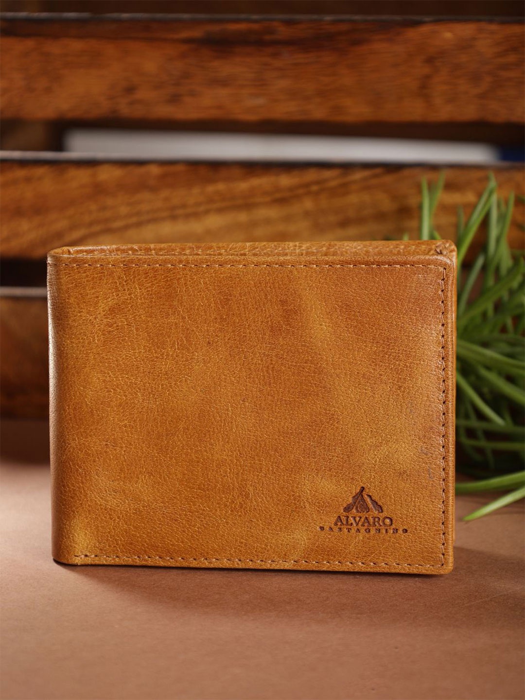 

Alvaro Castagnino Men Leather Two Fold Wallet, Tan