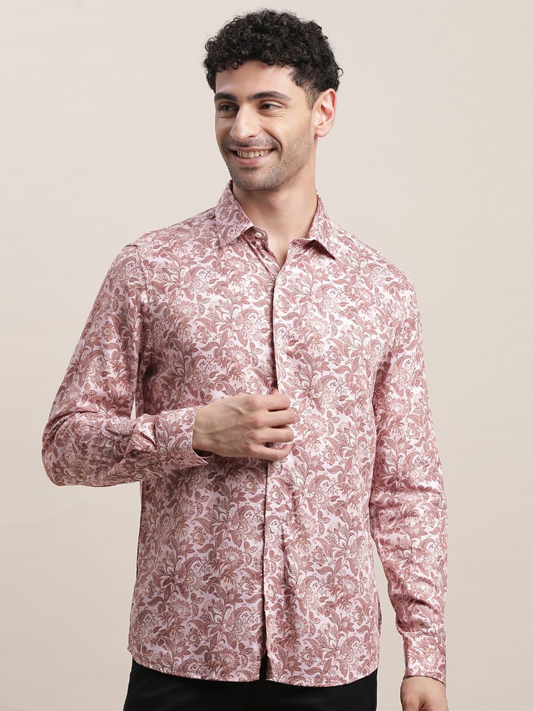 

Turtle Men Classic Fit Spread Collar Floral Printed Cotton Casual Shirt, White