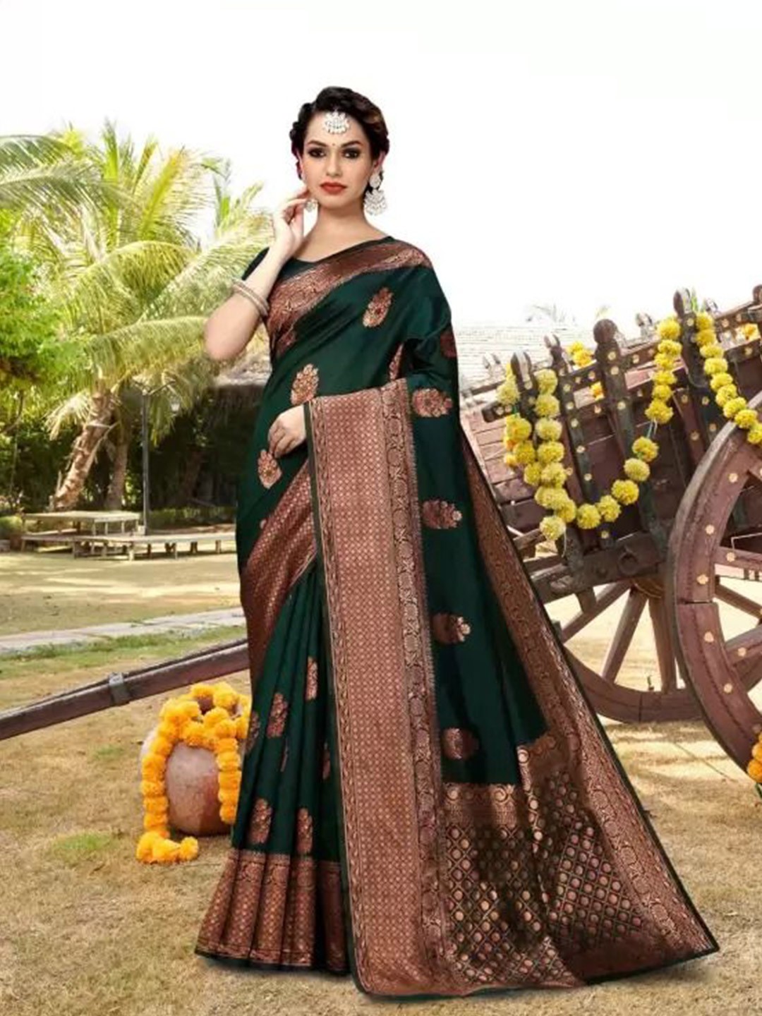 

SAADHVI Woven Design Zari Pure Silk Saree, Green