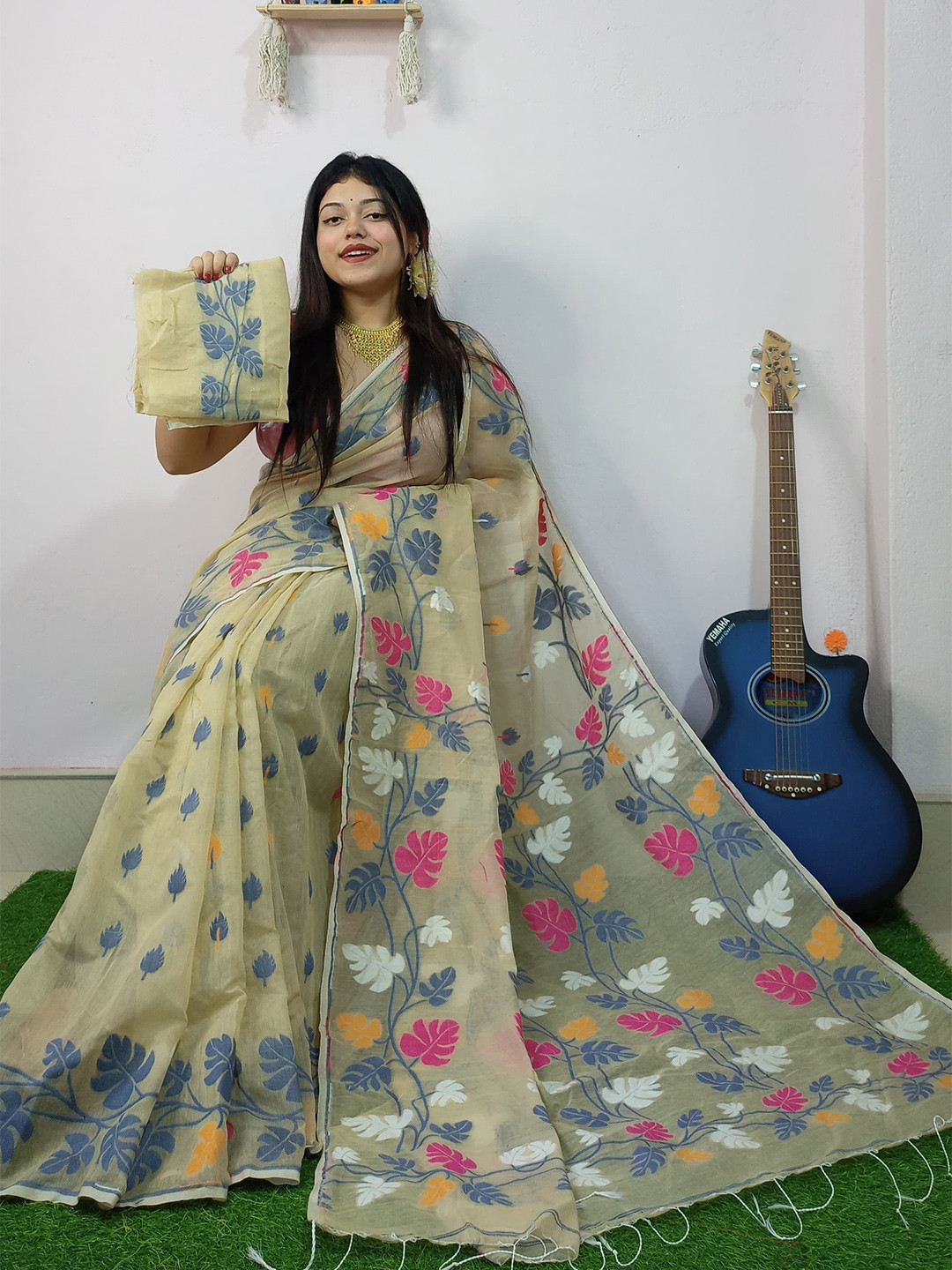 

Ruuprekha Woven Design Zari Organza Fusion Jamdani Saree, Green
