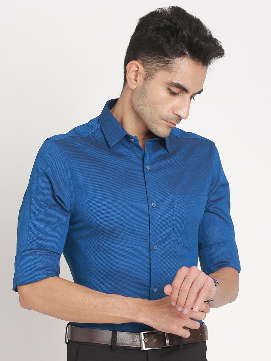 

Turtle Men Standard Slim Fit Spread Collar Solid Cotton Formal Shirt, Blue