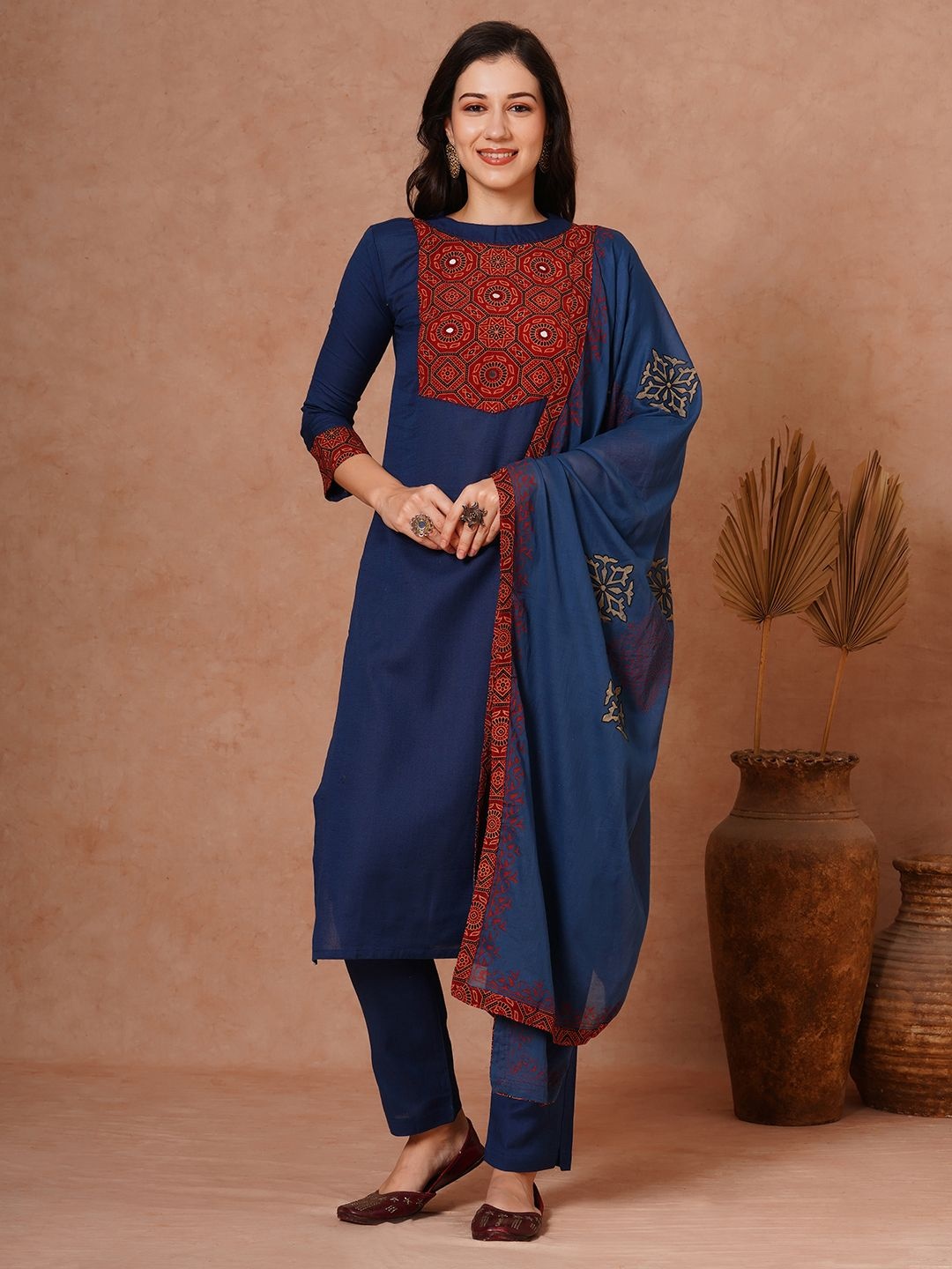 

FASHOR Ethnic Motifs Printed Round Neck Straight Kurta with Trousers and Dupatta, Navy blue