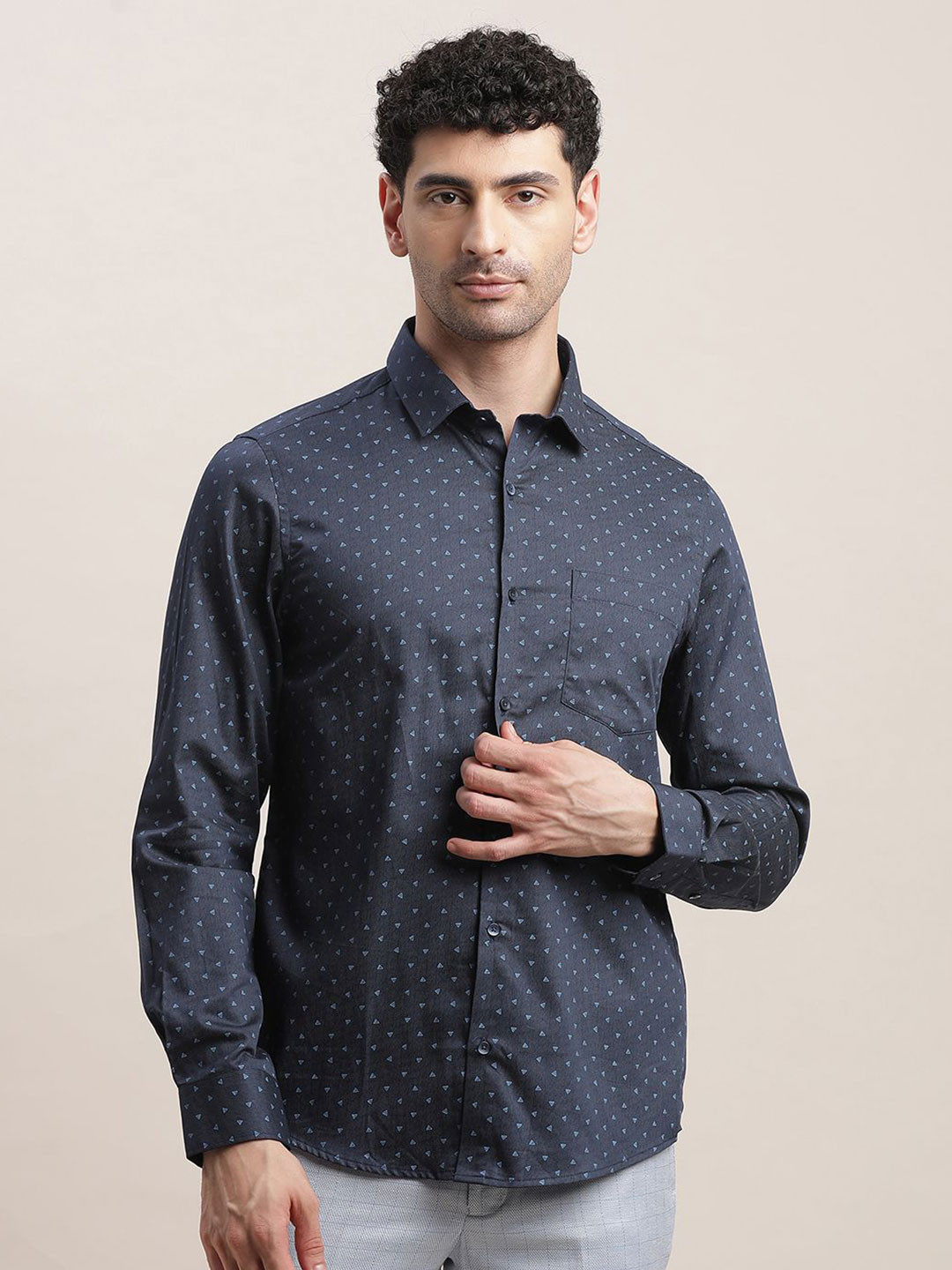 

Turtle Men Standard Slim Fit Spread Collar Geometric Printed Cotton Formal Shirt, Black