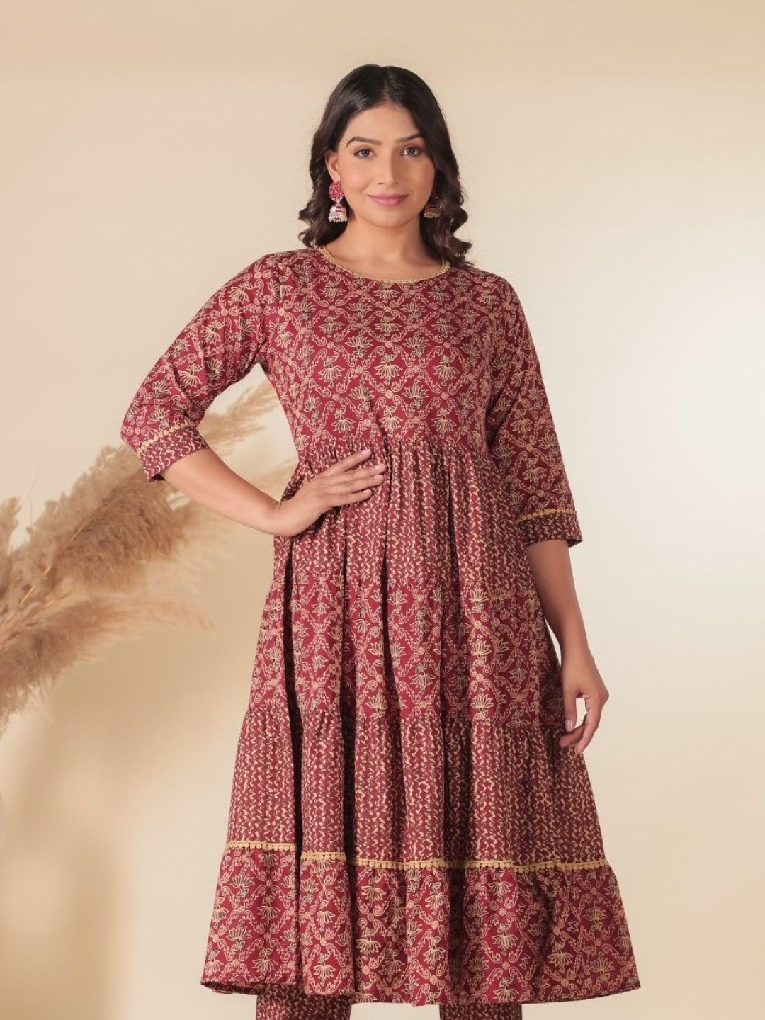 

Aramya Floral Printed Round Neck Anarkali Tiered Cotton Kurta, Red