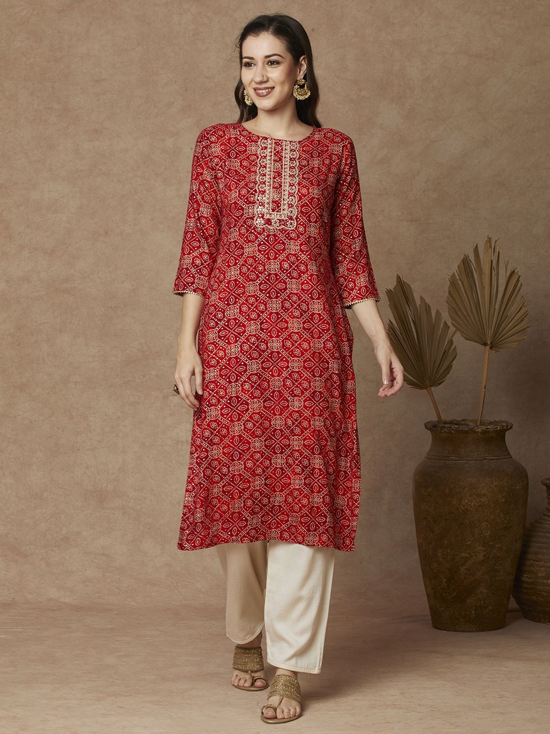 

FASHOR Bandhani Printed Sequinned Round Neck Straight Kurta, Red