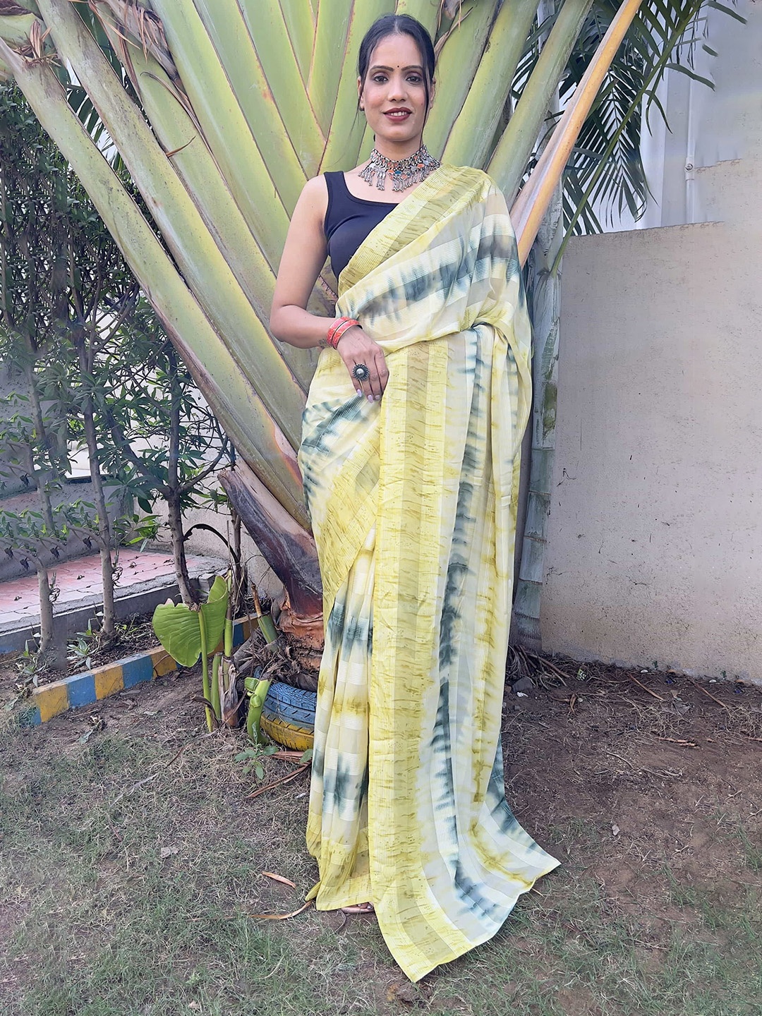 

DIVASTRI Tie and Dye Pure Chiffon Saree, Yellow
