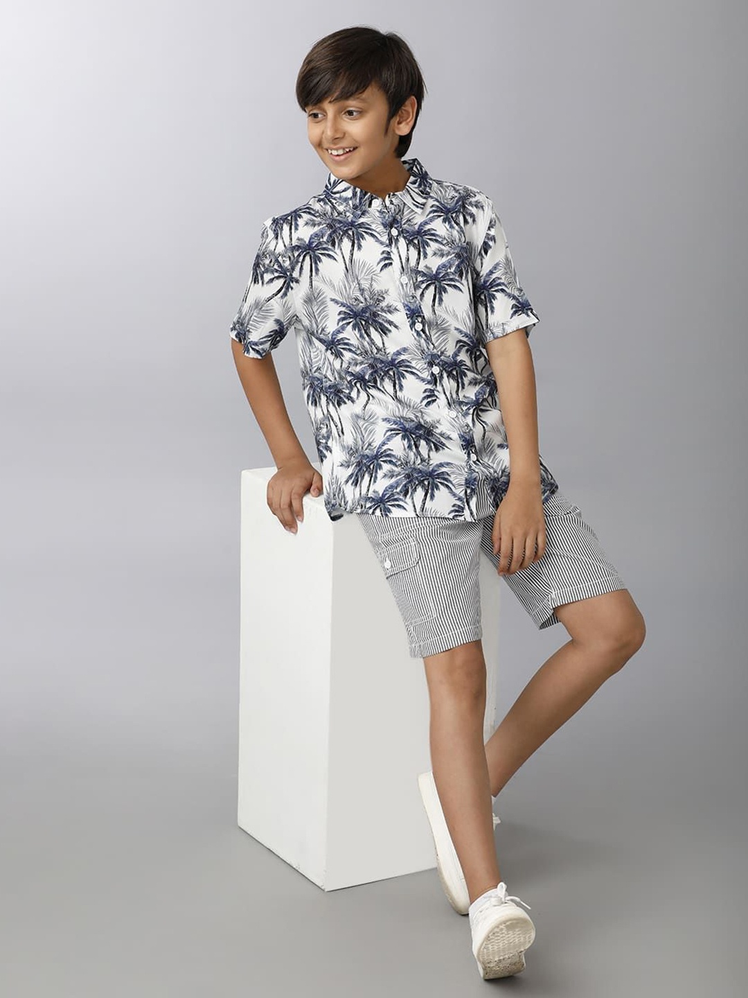 

UNDER FOURTEEN ONLY Boys Spread Collar Floral Printed Casual Shirt, White