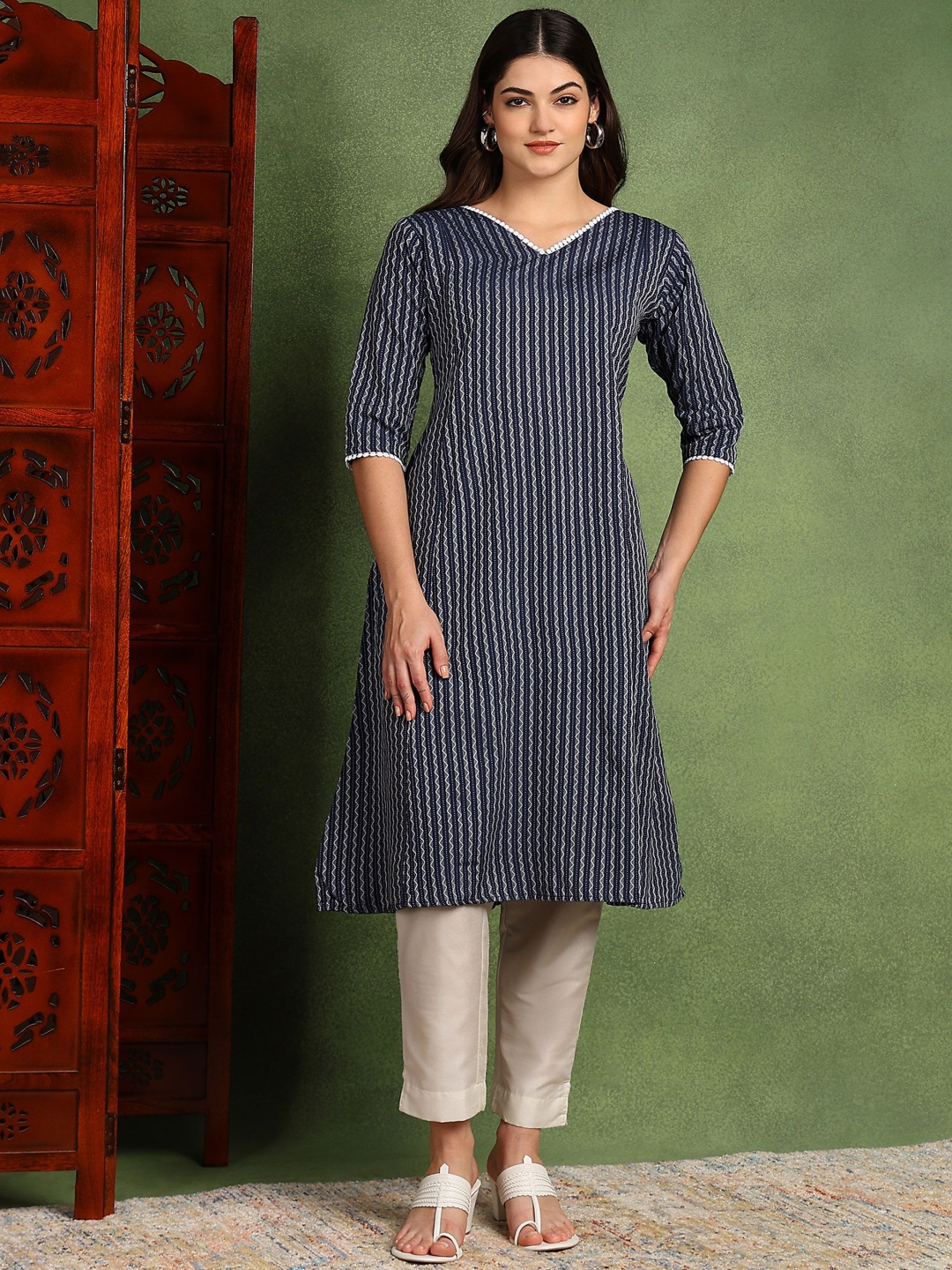 

VINH FASHION Chevron Woven Design V-Neck Cotton A-Line Kurta, Blue