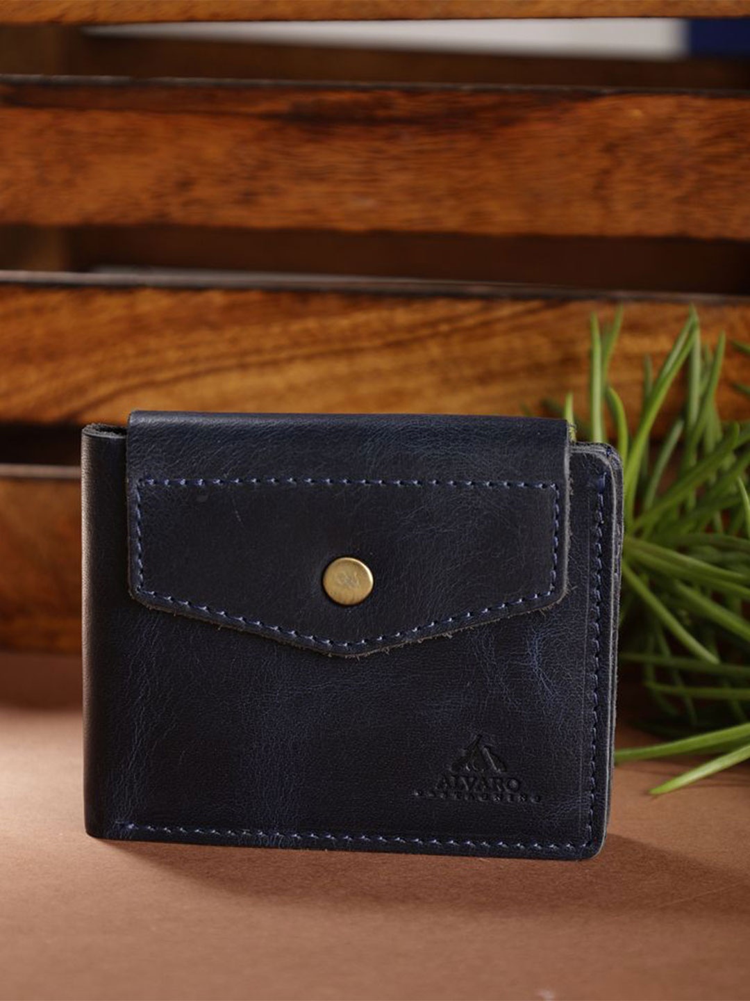

Alvaro Castagnino Men Textured Leather Two Fold Wallet, Blue