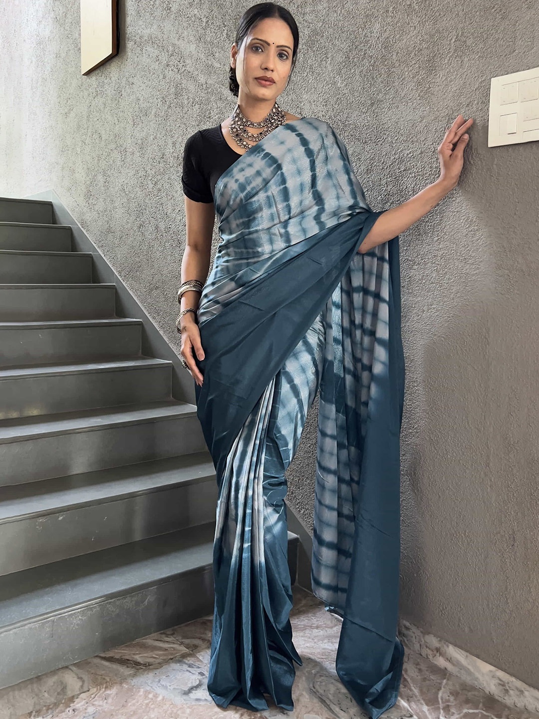 

DIVASTRI Tie and Dye Satin Saree, Grey