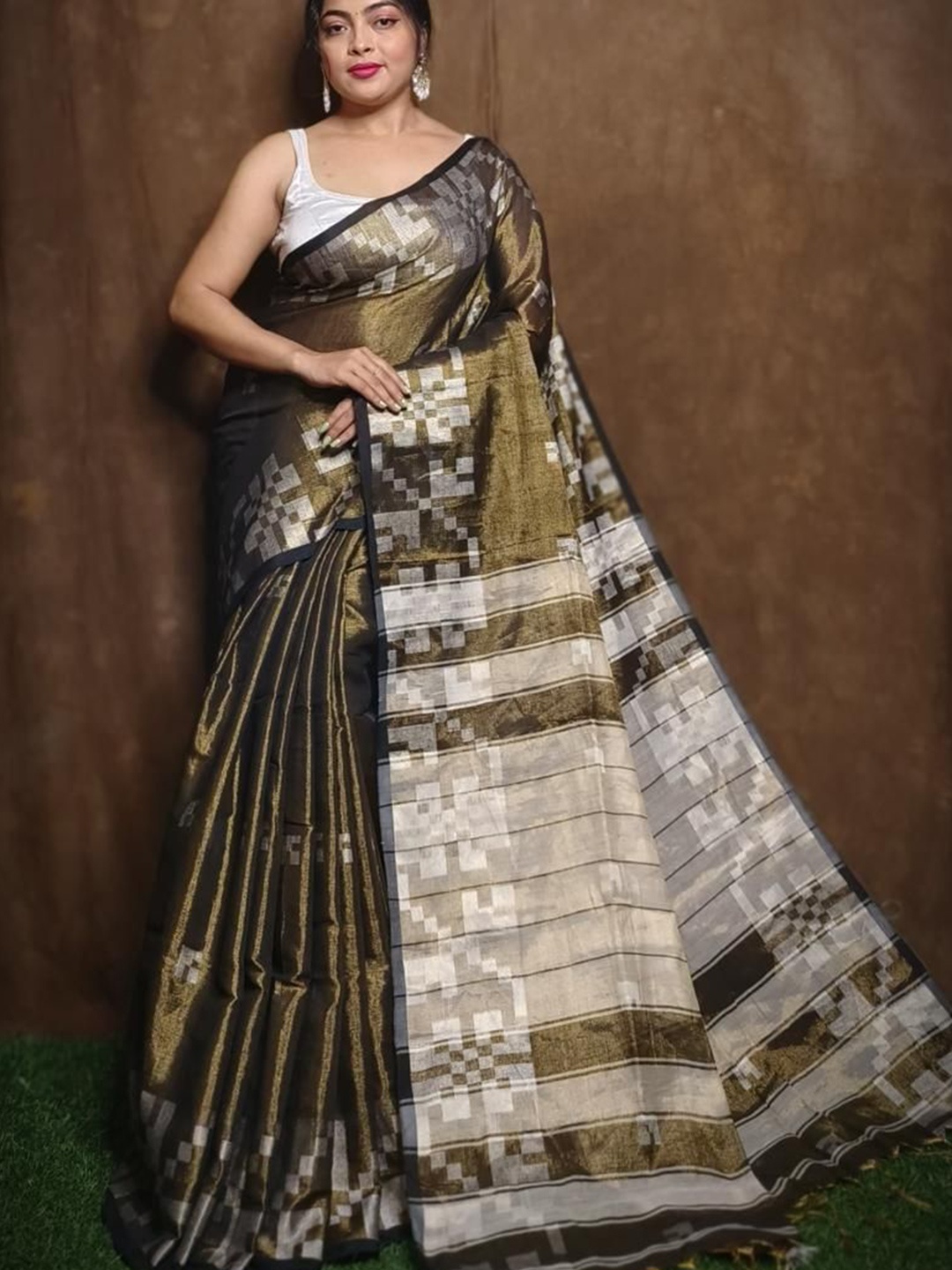 

Ruuprekha Woven Design Zari Pure Cotton Saree, Green