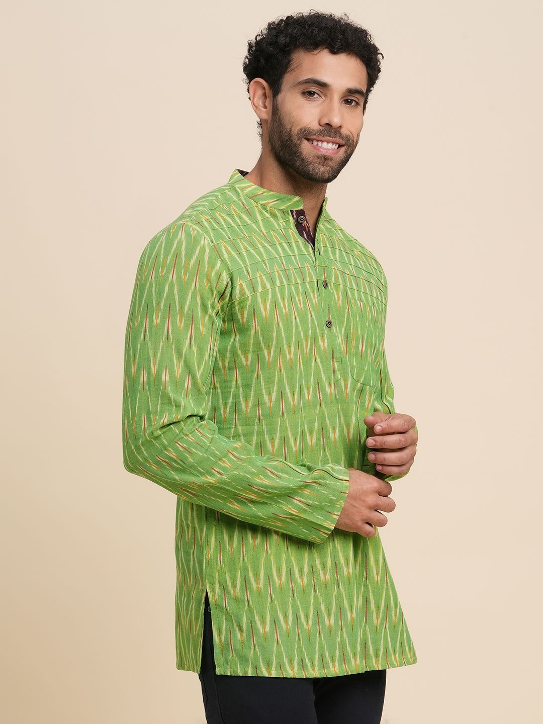 

ARCHATTIRE Chevron Woven Design Mandarin Collar Cotton Straight Short Kurta, Green